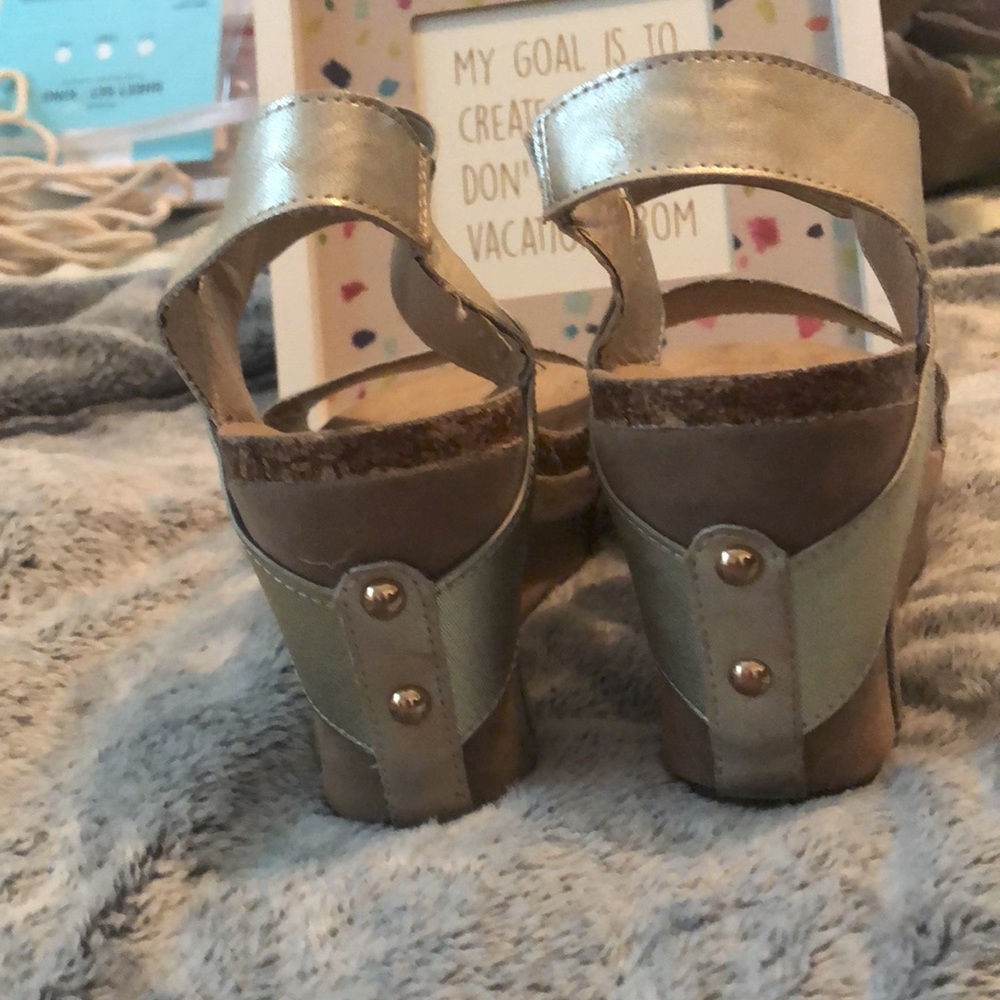 Pierre Dumas Gold Sandals size 10. ππ - Picture 4 of 5